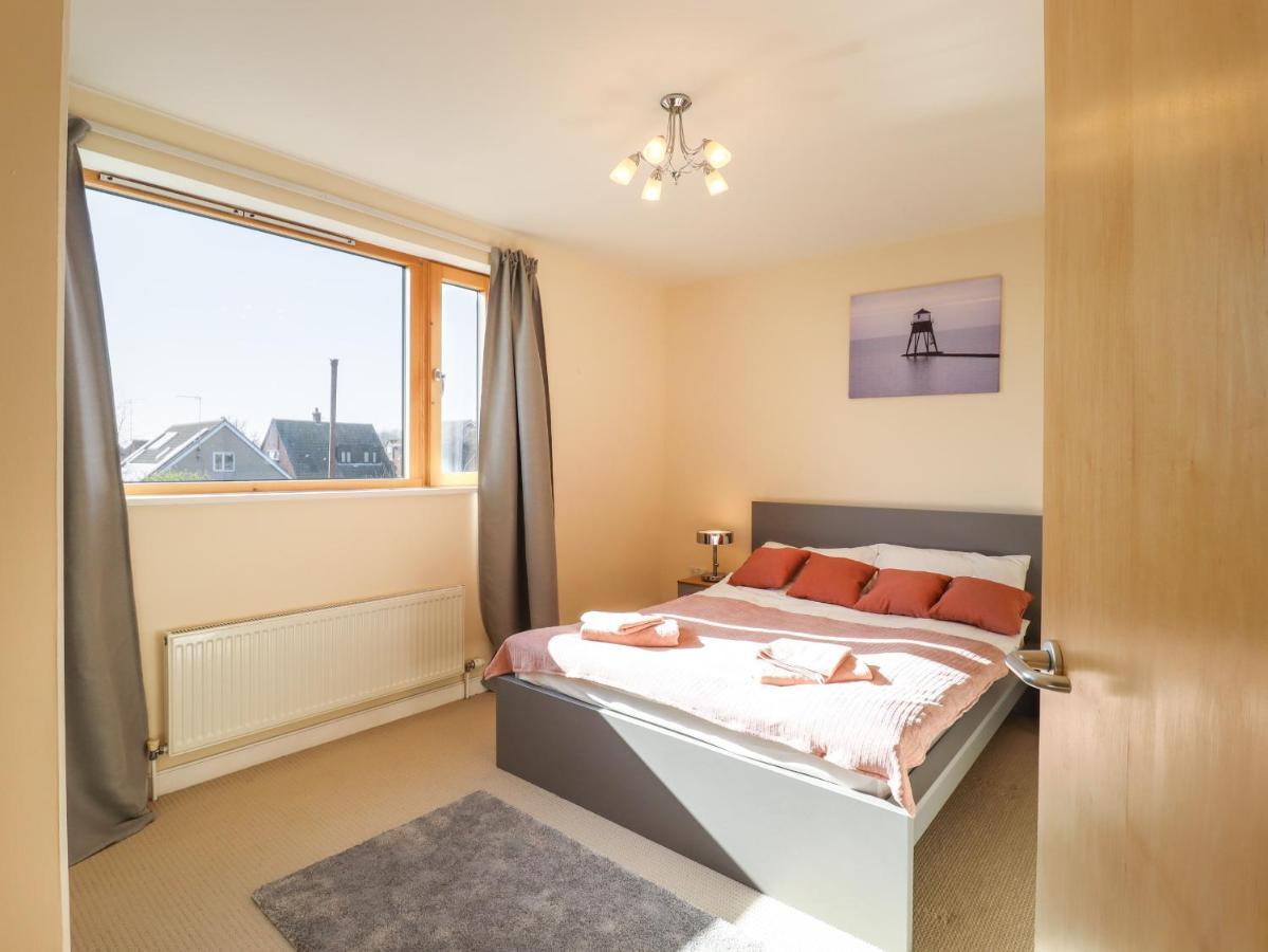 Flat 19 By The Beach Харвич Экстерьер фото